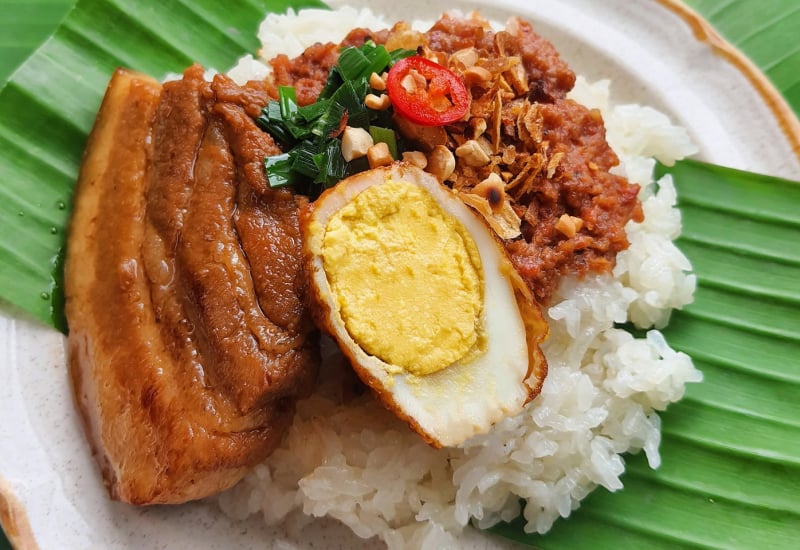 Xôi thịt kho trứng